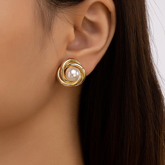 Women's Fashion Artistic Complex Inlaid Pearl Earrings